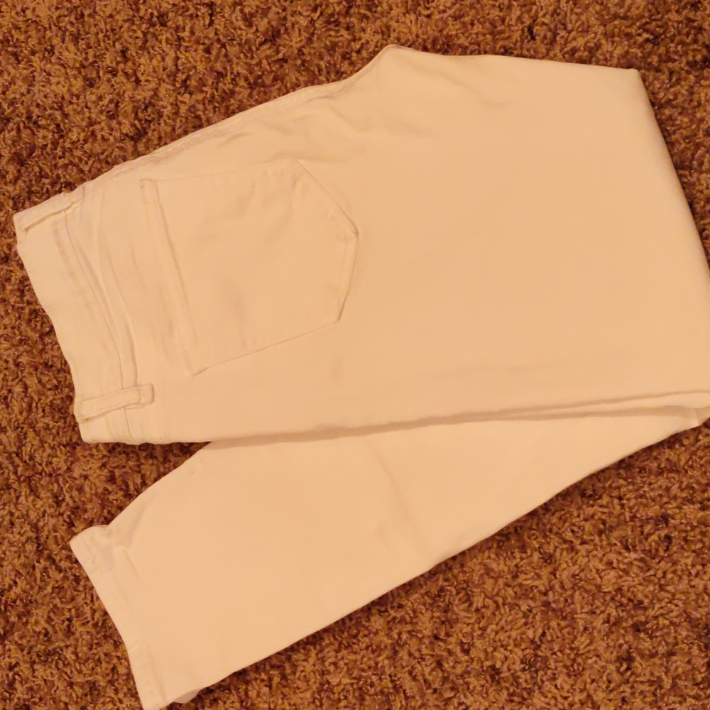 3/$20🎈Loft slim pockets skinny crop white jeans